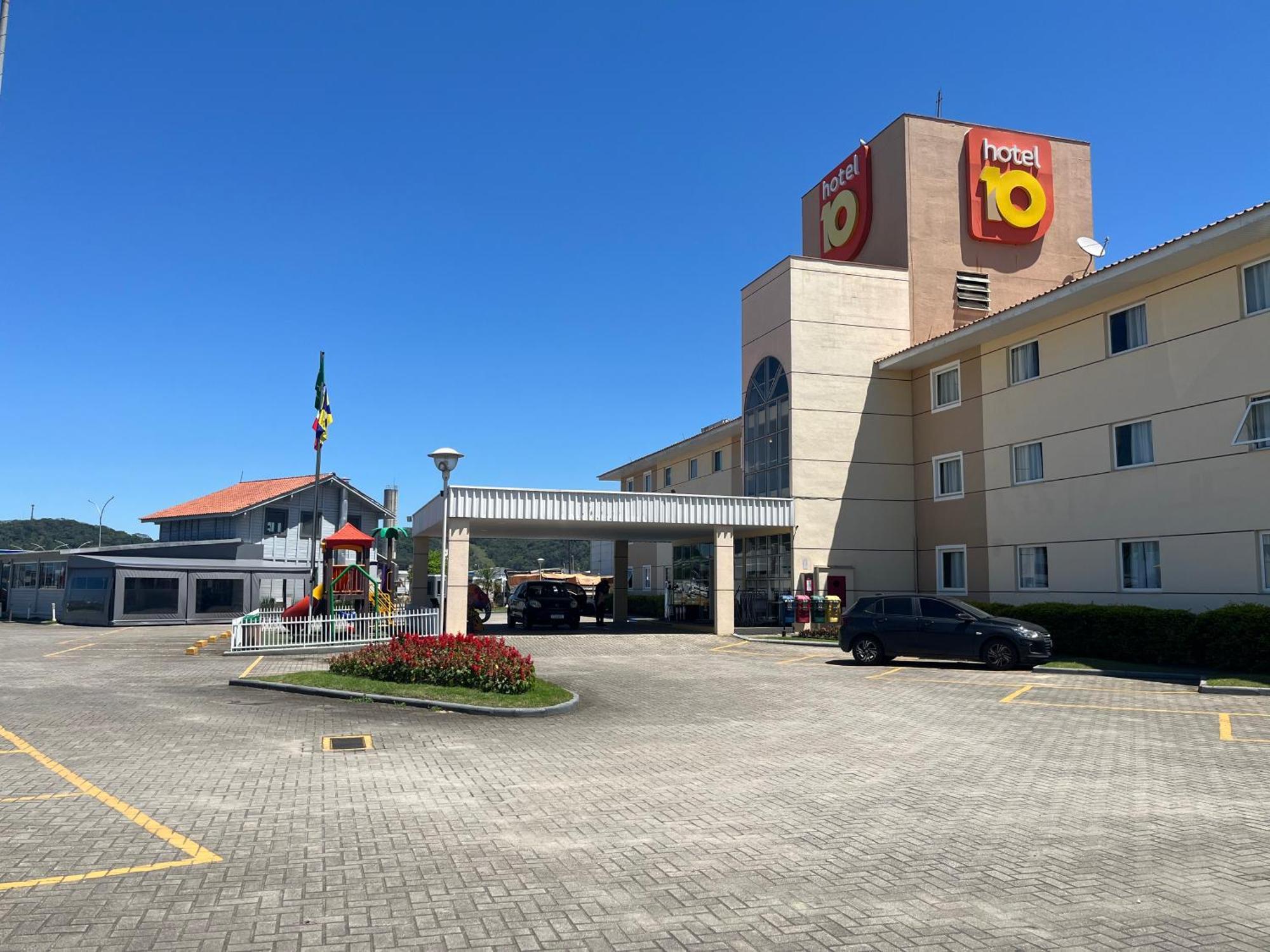 Hotel 10 Itajai/Navegantes ภายนอก รูปภาพ