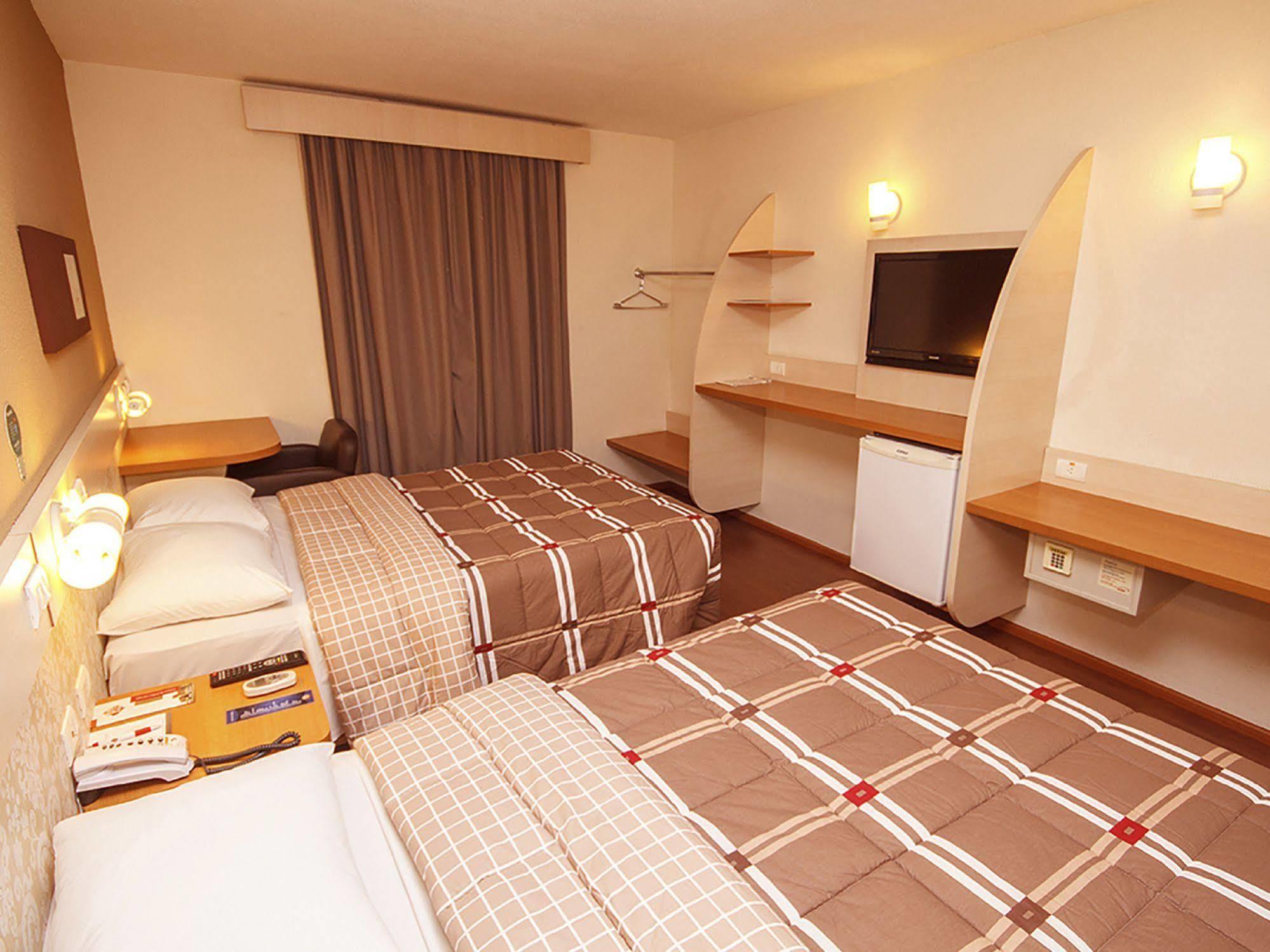 Hotel 10 Itajai/Navegantes ภายนอก รูปภาพ