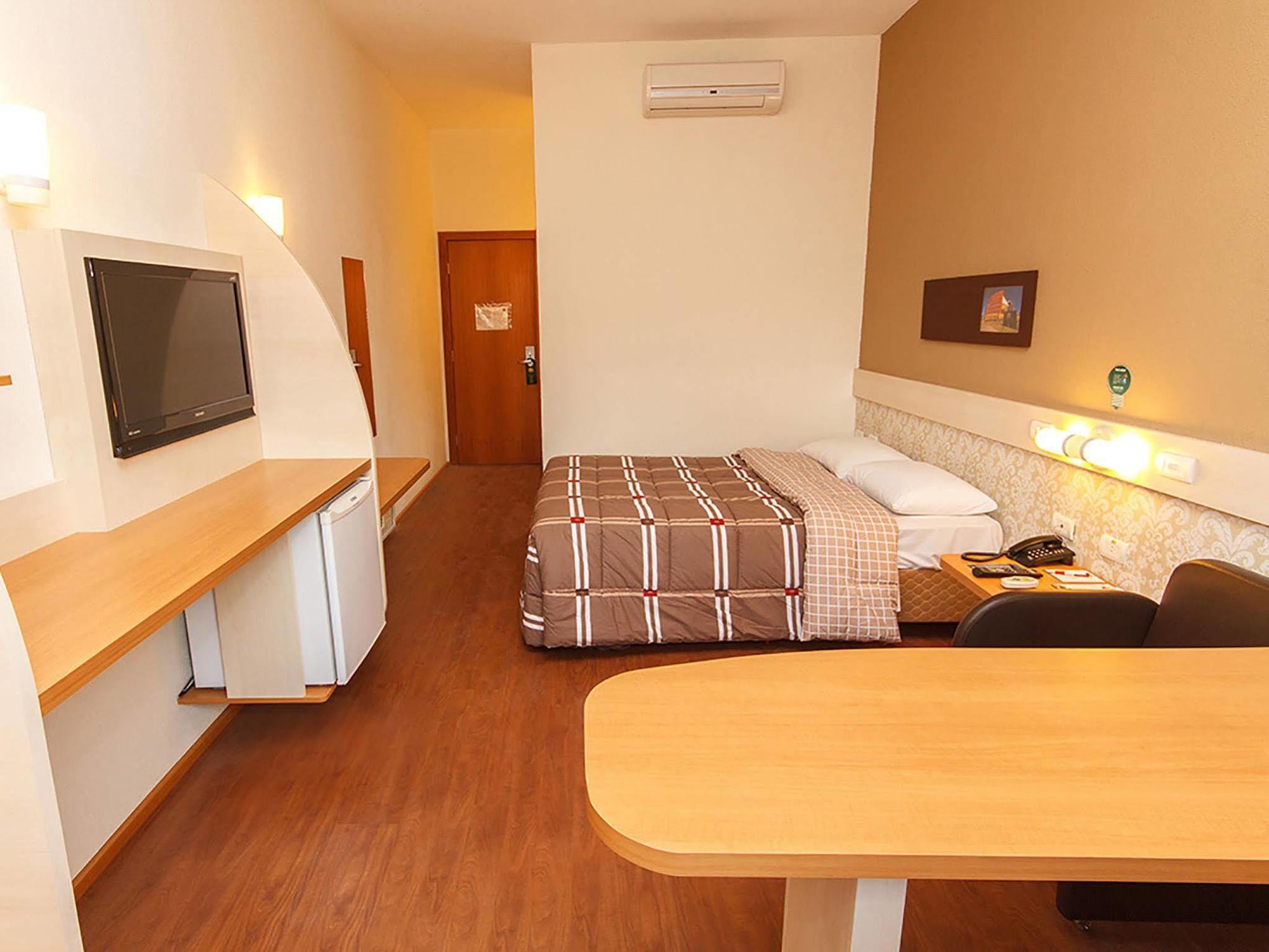 Hotel 10 Itajai/Navegantes ภายนอก รูปภาพ