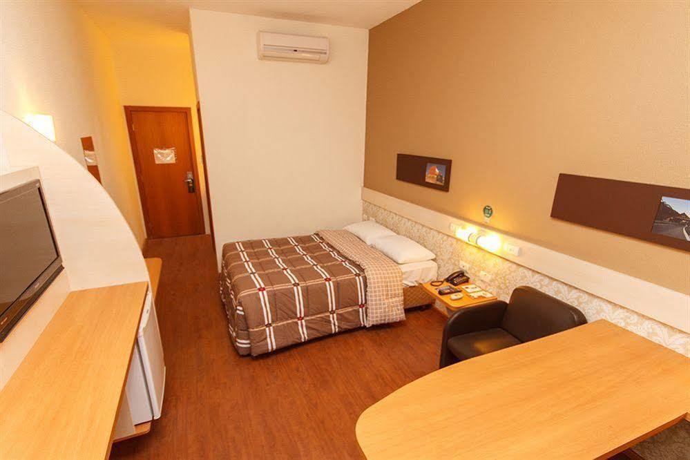 Hotel 10 Itajai/Navegantes ภายนอก รูปภาพ